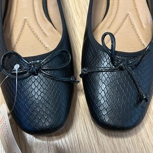 Black flats NWT